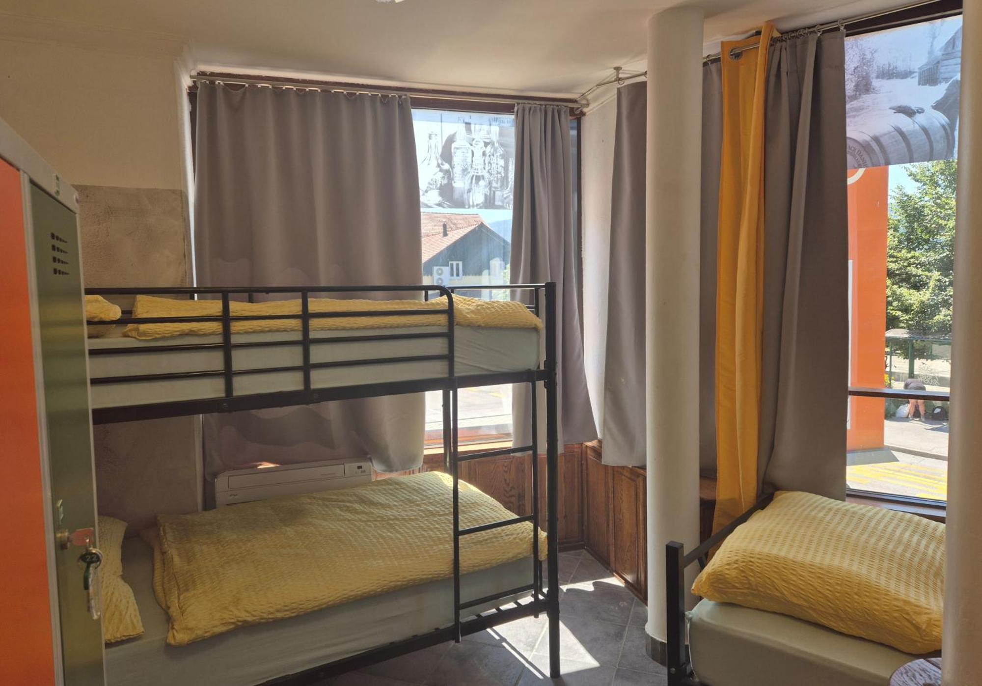 Bled Lesce Station Rooms And Beds Eksteriør bilde