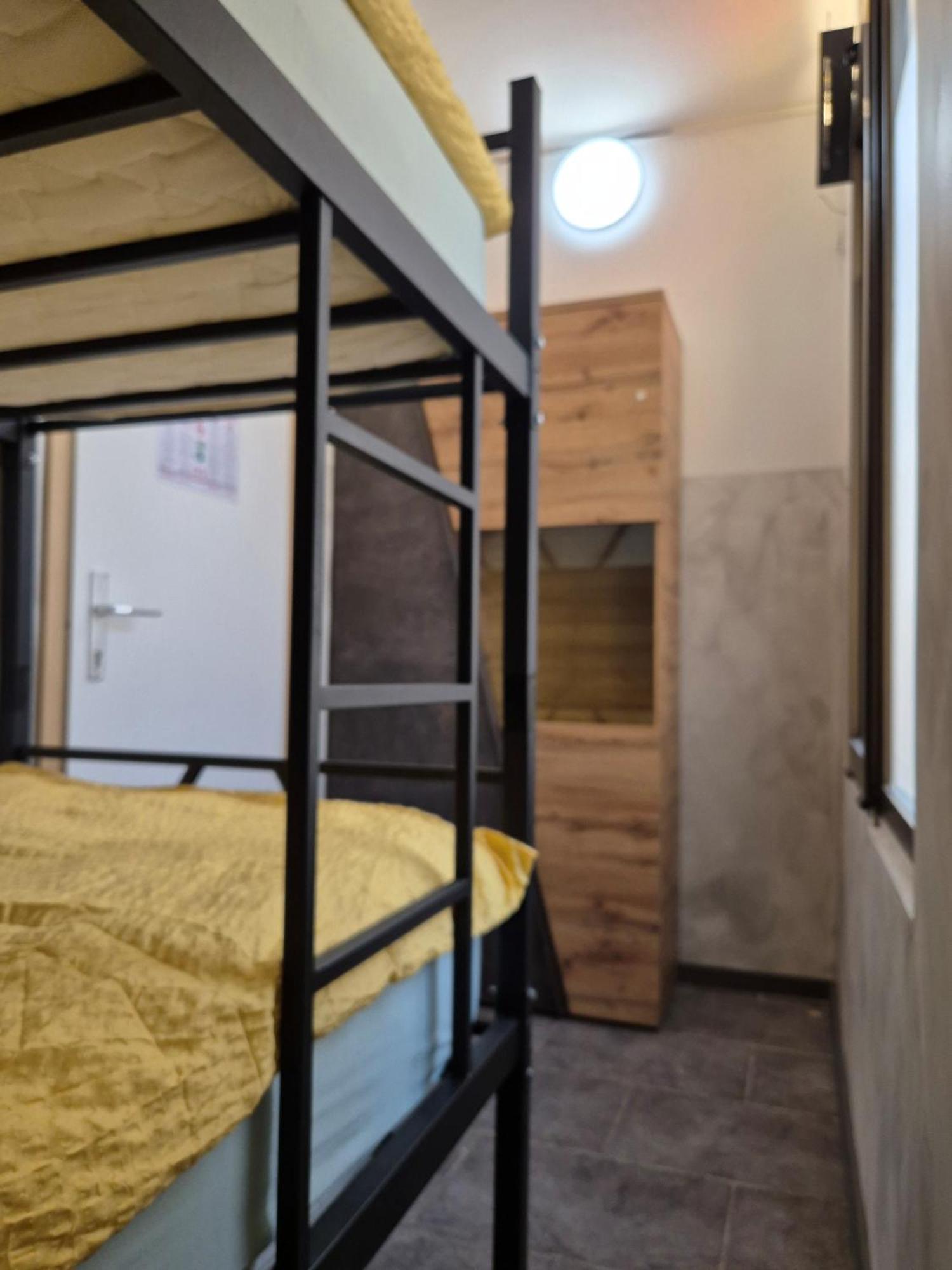 Bled Lesce Station Rooms And Beds Eksteriør bilde