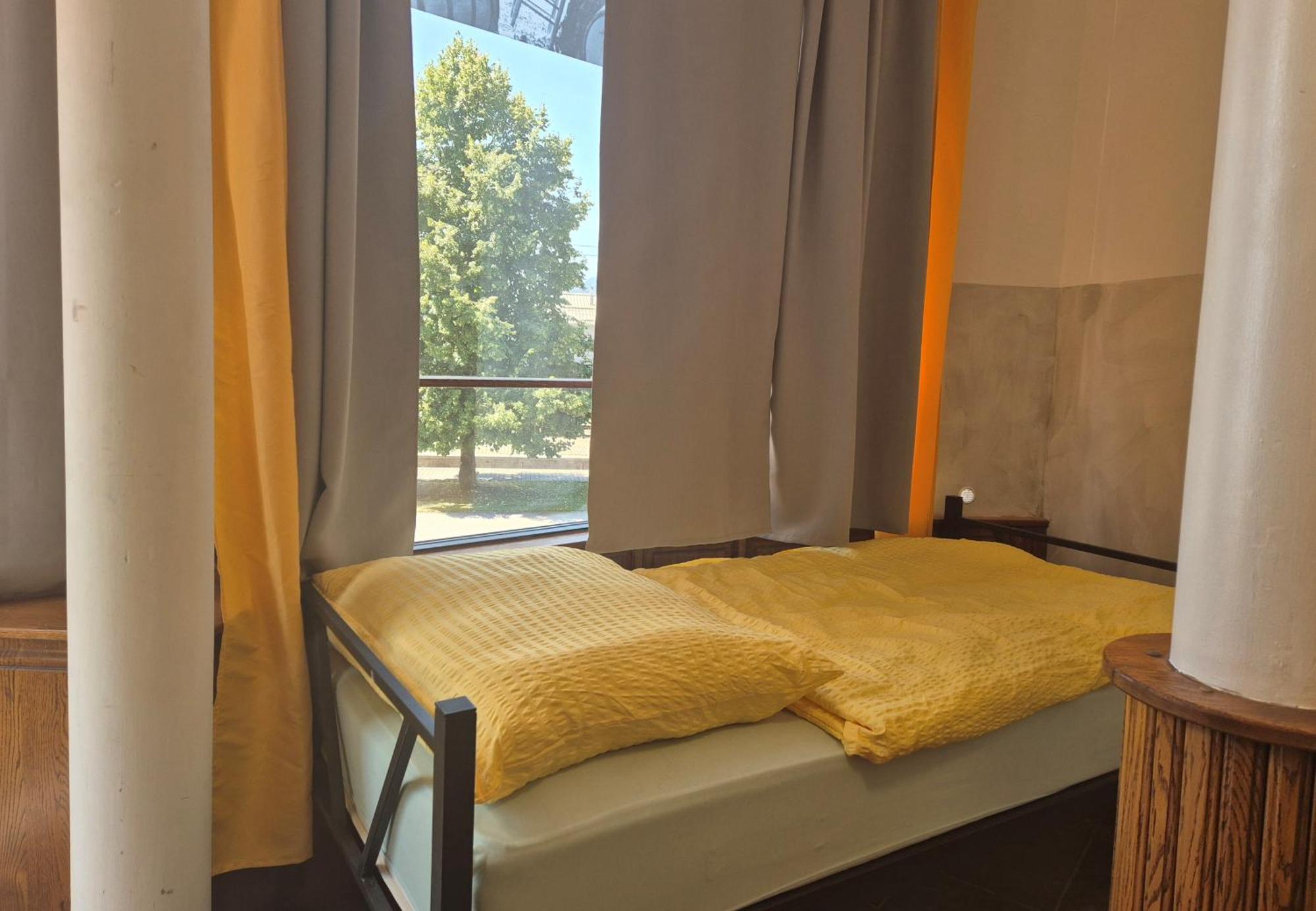 Bled Lesce Station Rooms And Beds Eksteriør bilde