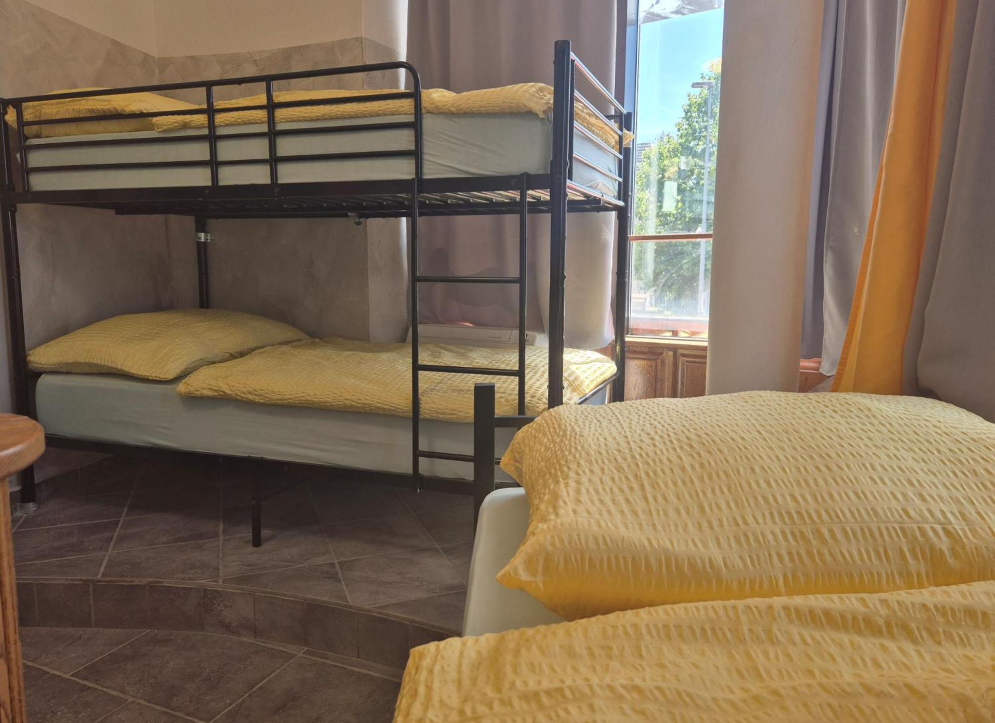 Bled Lesce Station Rooms And Beds Eksteriør bilde