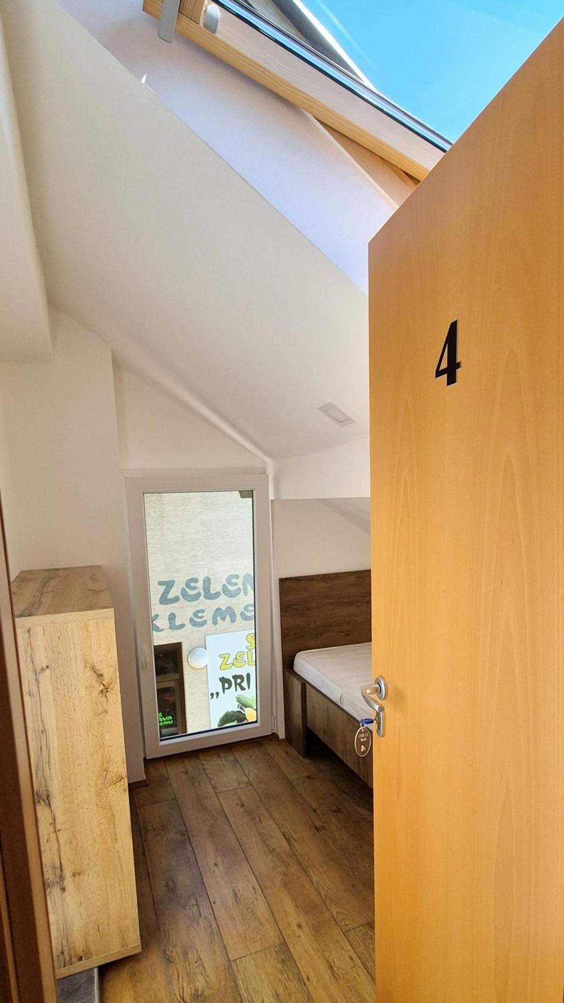 Bled Lesce Station Rooms And Beds Eksteriør bilde