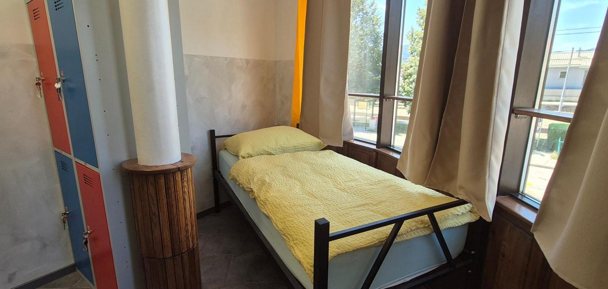 Bled Lesce Station Rooms And Beds Eksteriør bilde